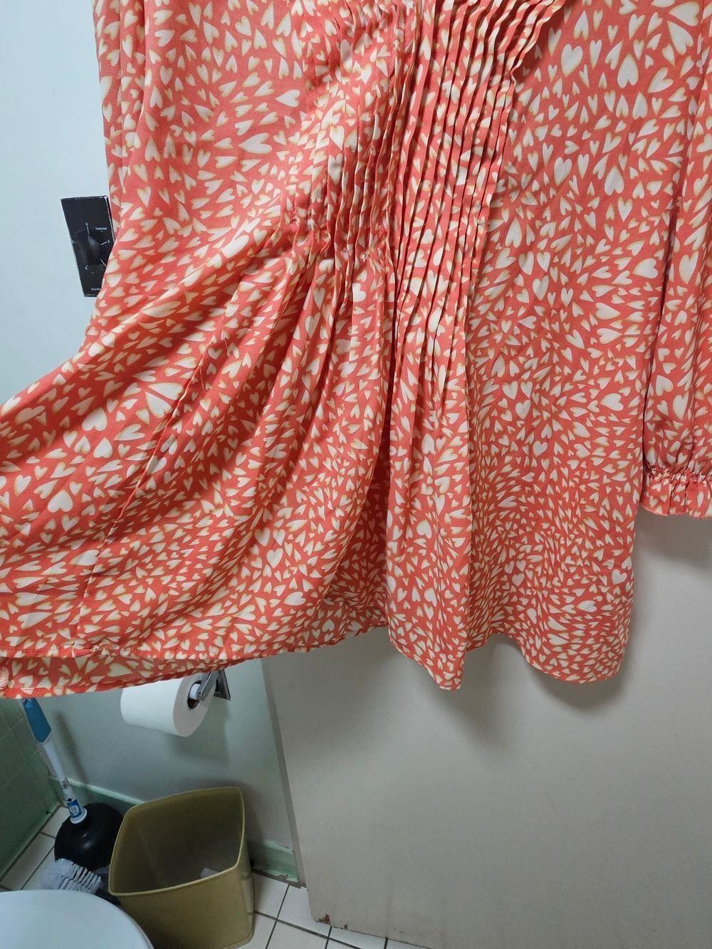 Suzanne Betro Coral and Cream Heart-Print Pleated Tunic - Picture 5 of 6